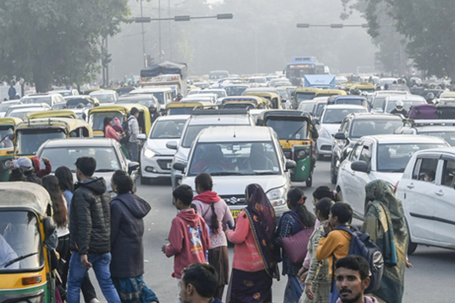 No fuel to 15-year-old vehicles, new rules impliment by Delhi government against pollution