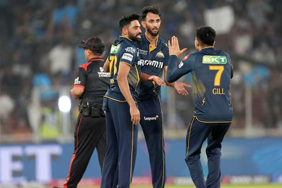 সুদর্শন ঝড়, সিরাজের শাসনে ঘরের মাঠে মুম্বই বধ, লিগ টেবিলে তৃতীয় স্থানে গুজরাট