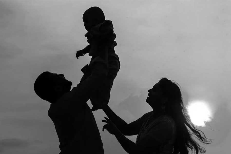 Three of a family found dead at Haltu, Kolkata, suicide note found