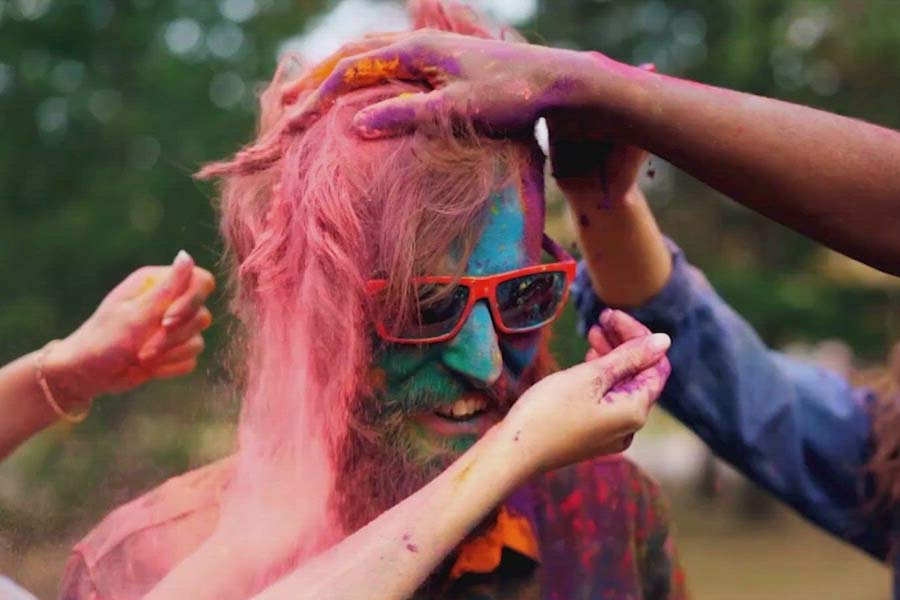 How to remove holi color from your house