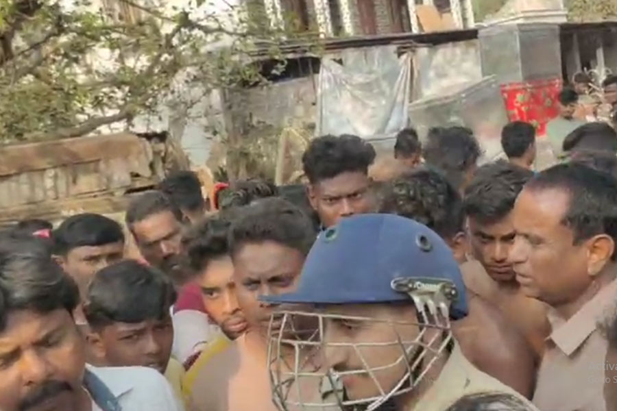 A man dies after being hit by dumper in Khagarpur