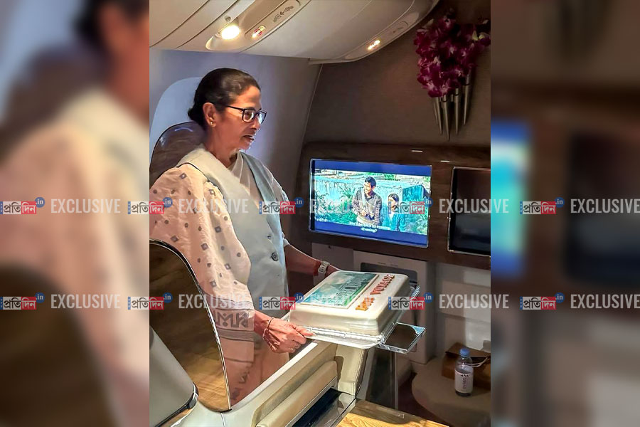 Mamata Banerjee London Tour: WB CM arrives in UK