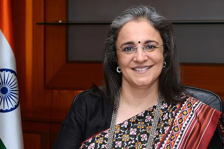 Relief to Madhabi Buch, others as High Court halts fraud case against them