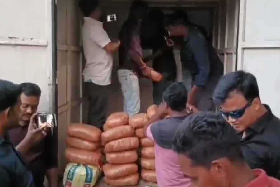 Drugs worth over a crore rs seized in Diamond Harbour