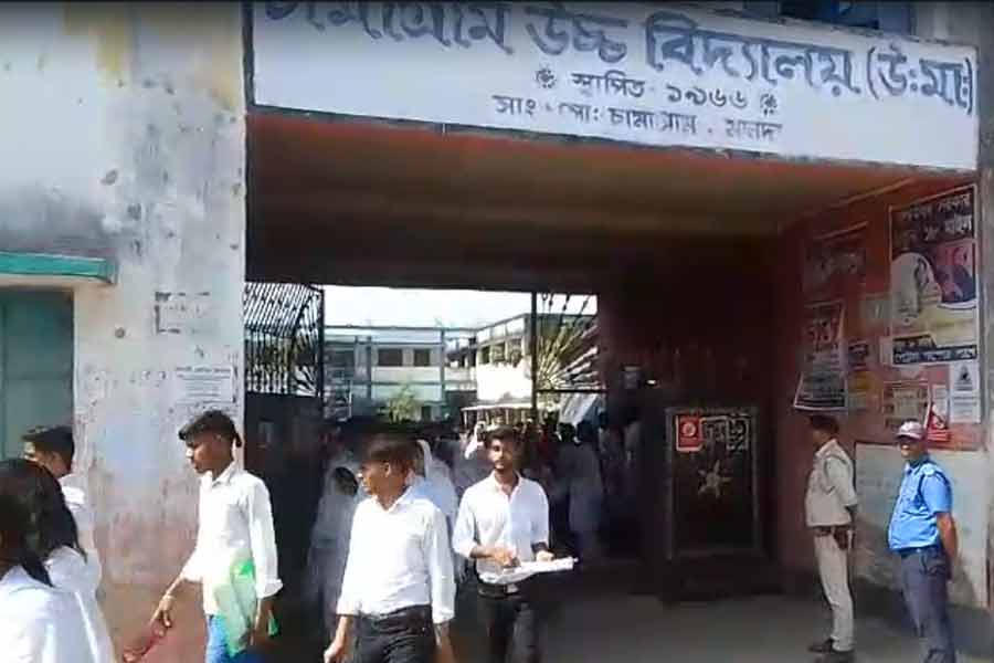 Teachers beaten up by students in Maldah