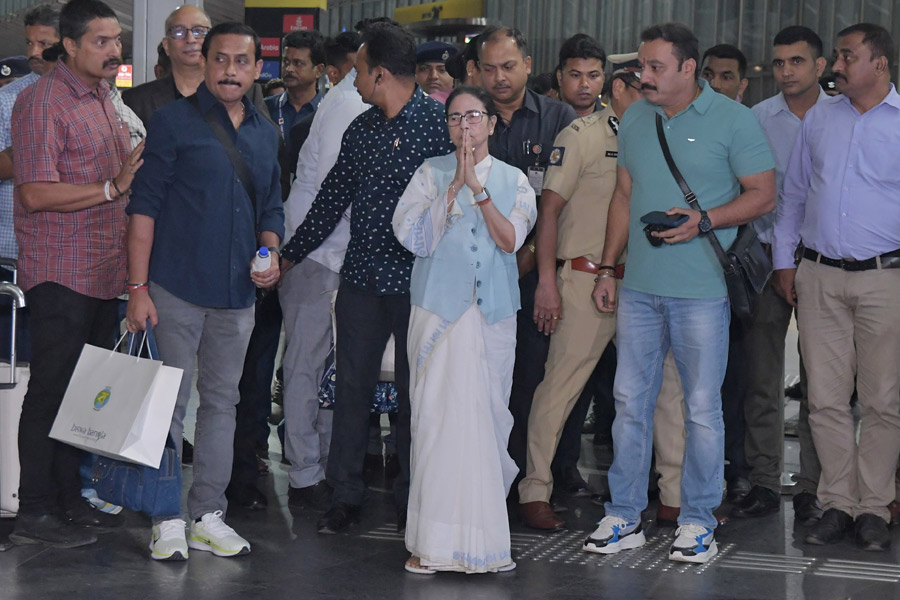 Mamata Banerjee London Tour: WB CM embarks upon flight to UK
