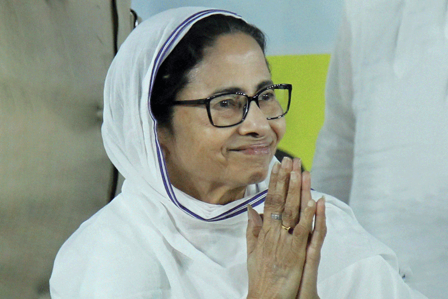 পার্ক সার্কাসের ইফতার পার্টিতে মুখ্যমন্ত্রী মমতা বন্দ্যোপাধ্যায়, খুনসুটি খুদেদের সঙ্গে