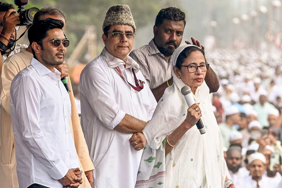 Mamata Banerjee, Abhishek Banerjee extends greetings of Eid from Red Road
