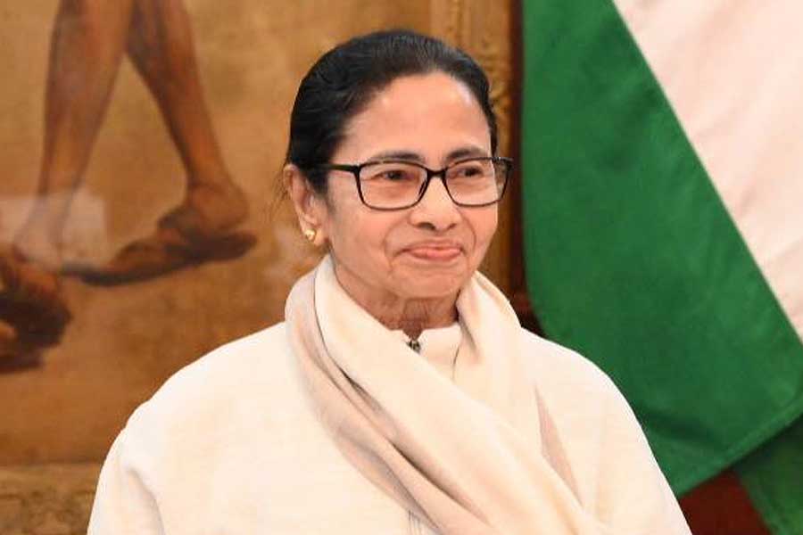 WB CM Mamata Banerjee to return Kolkata Saturday evening