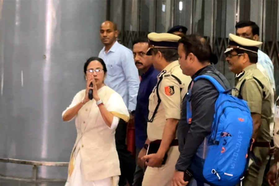 লন্ডনে সফল সফর সেরে ফিরলেন মুখ্যমন্ত্রী মমতা বন্দ্যোপাধ্যায়