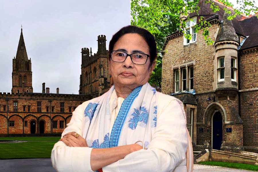 WB CM Mamata Banerjee's show house full in Oxford University