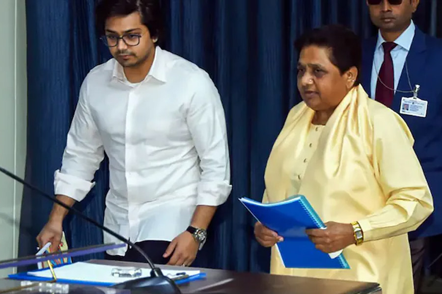 Mayawati removes nephew from all posts of BSP