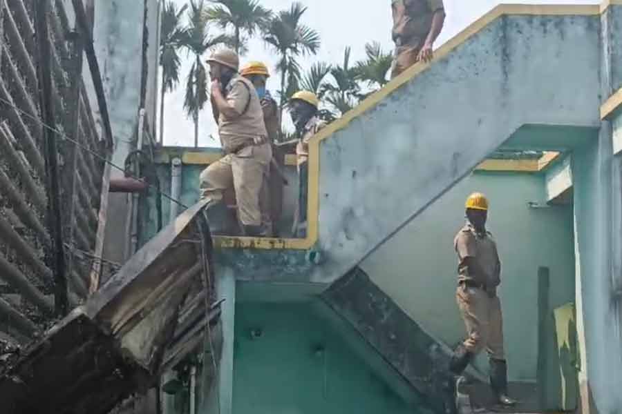 Panic in Naihati after ammonia gas leak from factory, many residents fall ill