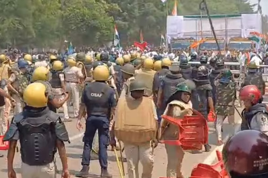 Ruckus at Odisha assembly area, clash among Congress workers and police