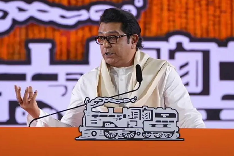 Stop reading history in WhatsApp, says Raj Thackerey
