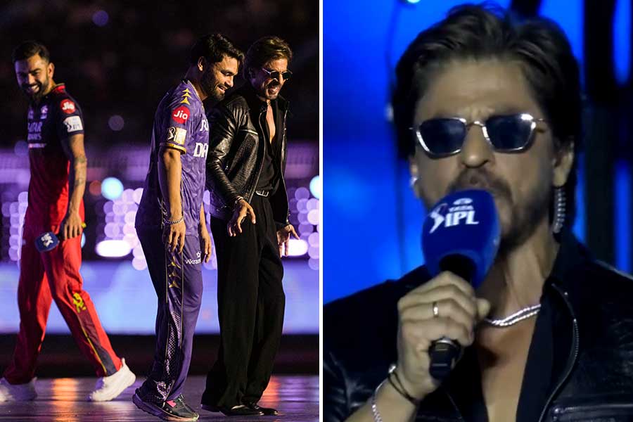 Shah Rukh Khan's diamond necklace at IPL stage in Kolkata has been spectacular to all