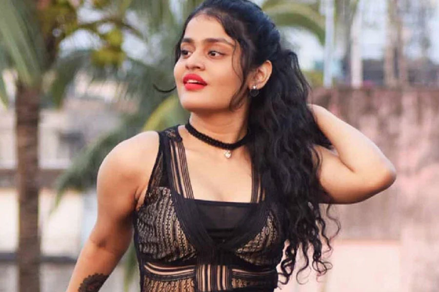 Tithi Basu aka Jhilik from 'Maa' serial misbehaves with passengers on train!