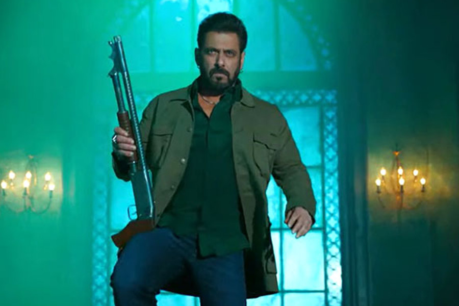 Salman Khan couldn’t beat Vicky Kaushal in day one collection of Sikandar