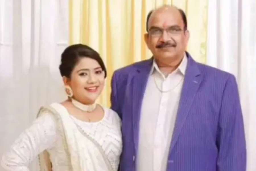 Indian man and daughter shot at USA store, died