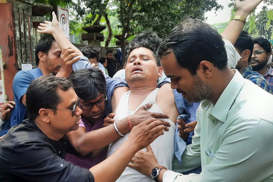 Kolkata Police posts video of protesting teachers of Kasba Case