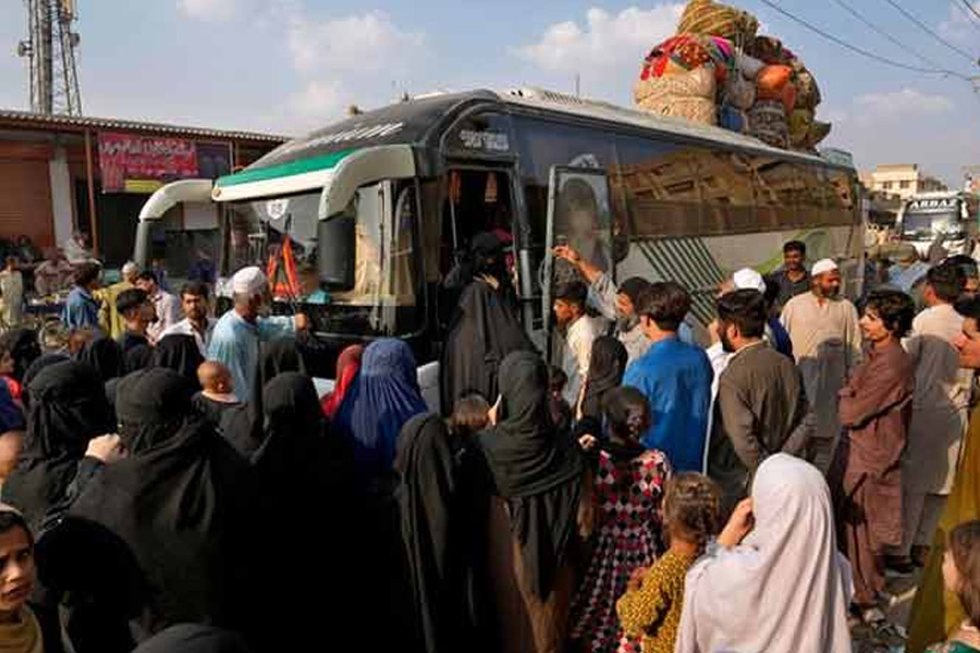 Afghan refugees in Pakistan set to be deported by April-end