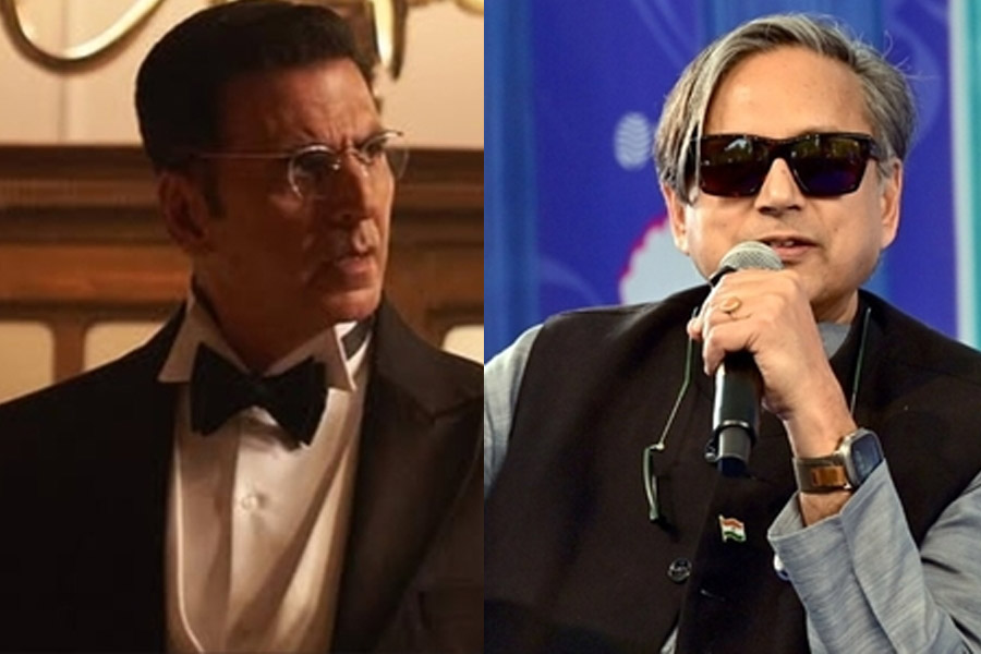Shashi Tharoor praises Kesari Chapter 2