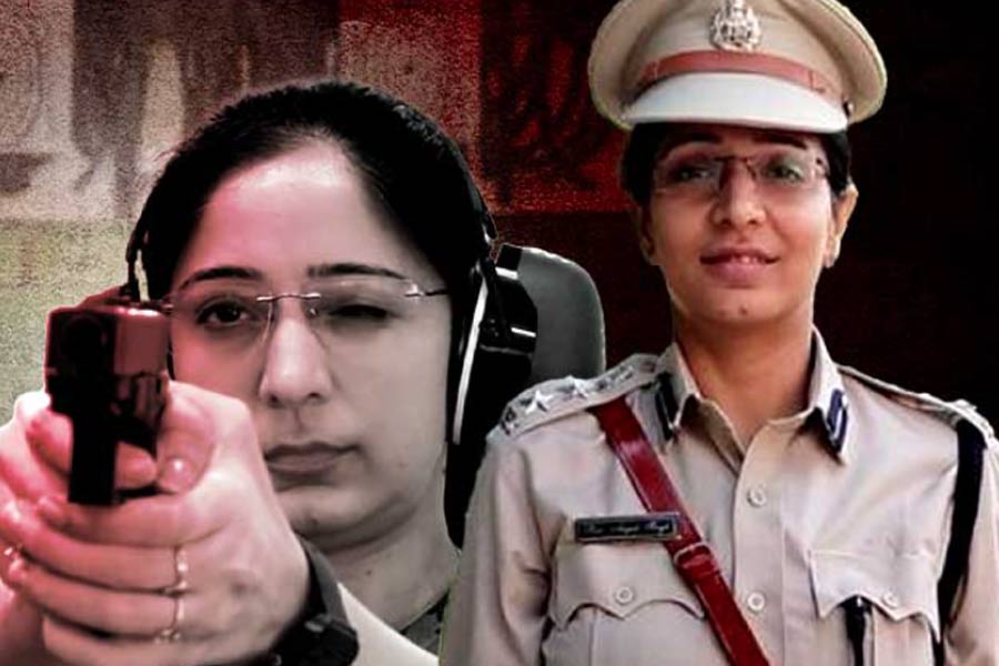 DIG Anjali Singh of West Bengal trains students of sharp shooting by saying Swami Vivekananda's story