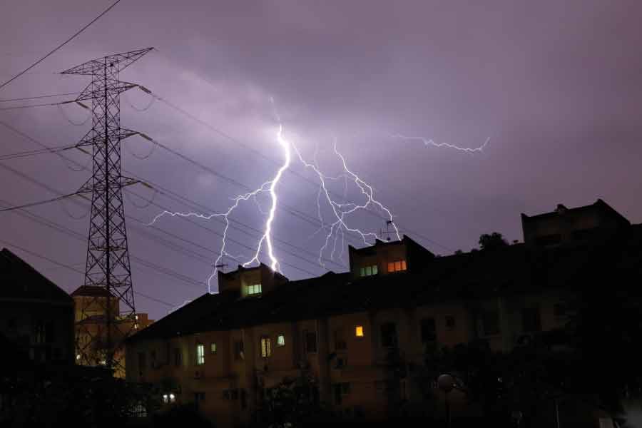 At least 106 dead in three states due to heavy rain and lightning