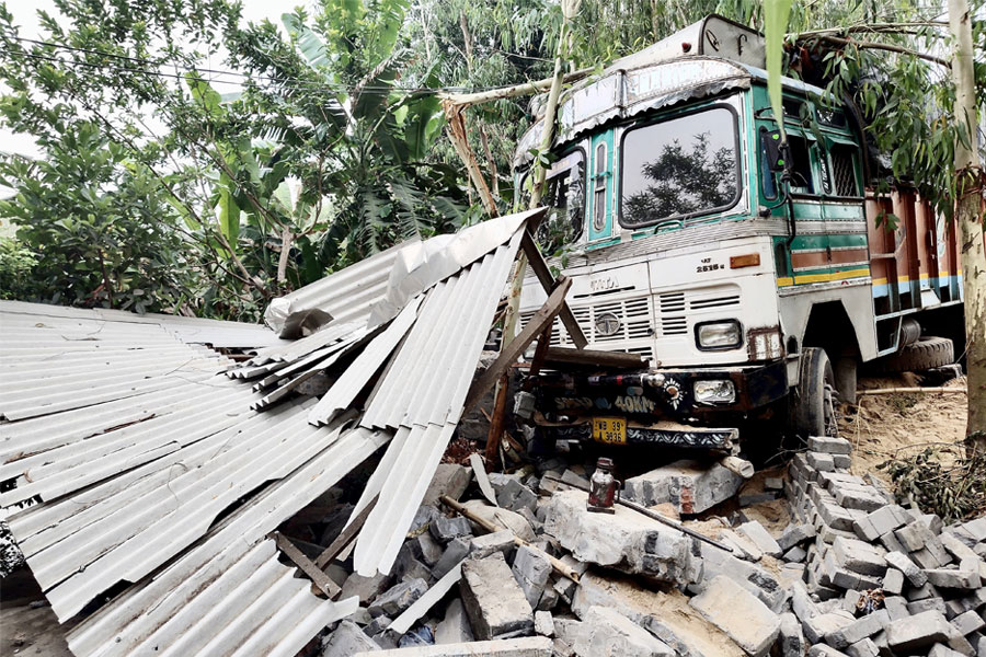 1 injured in horrific accident in Bankura