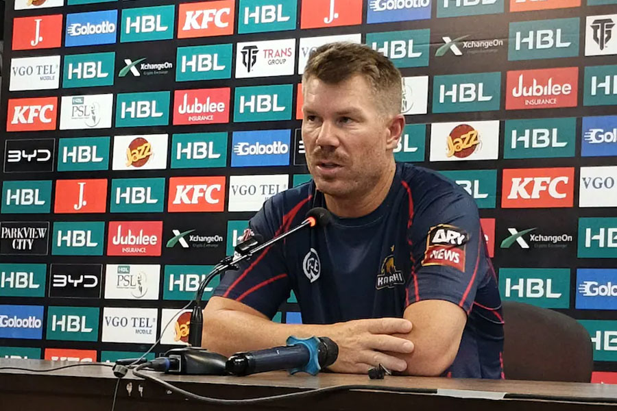 David Warner gets angry after being asked 'anti-India' questions by Pakistani journalists!