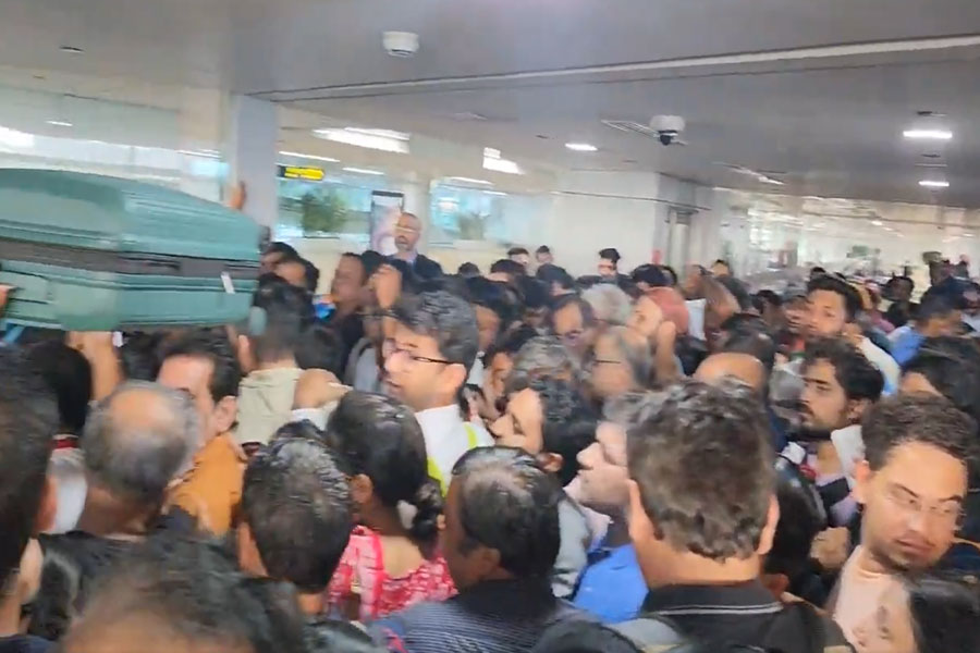 1 dead, flights disrupted in Delhi due to dust storm