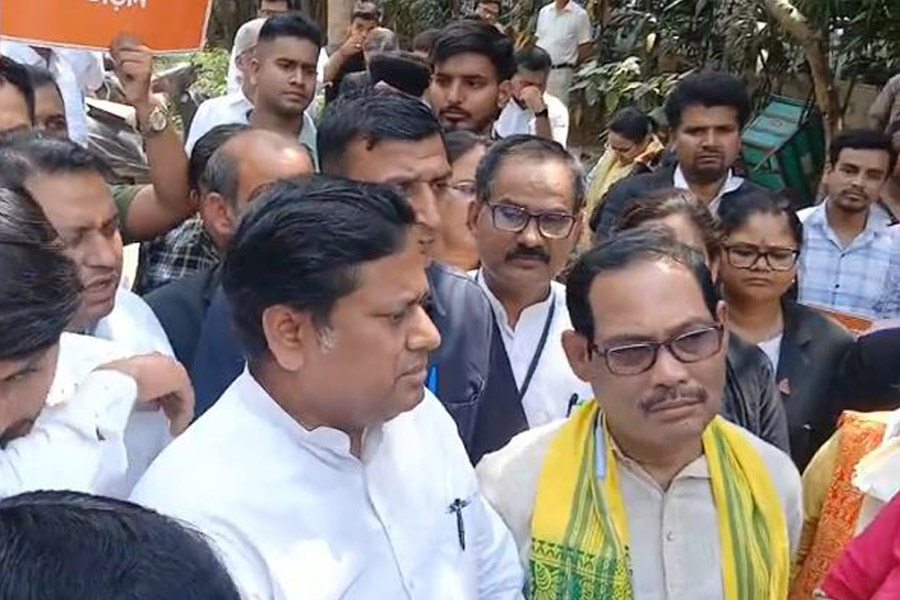 Sukanta Majumdar detained by Delhi police while protesting in Delhi