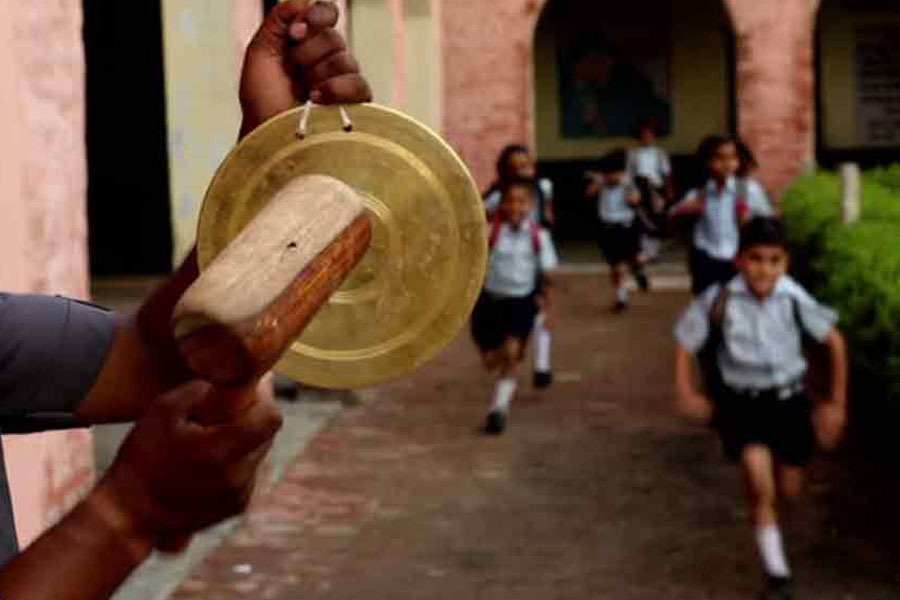 Head Teacher of Medinipur takes all work responsibility after Staffs face snub