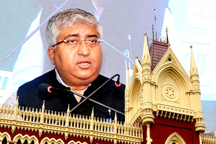 Calcutta HC Judge withdraws from 32 thousand primary recruitment case