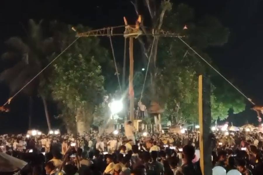 Two men injured while participalte in Charak mela in Jalpaiguri