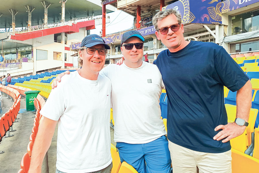 IPL 2025: Justin Langer's friends came to Eden, including a gold-winning swimmer