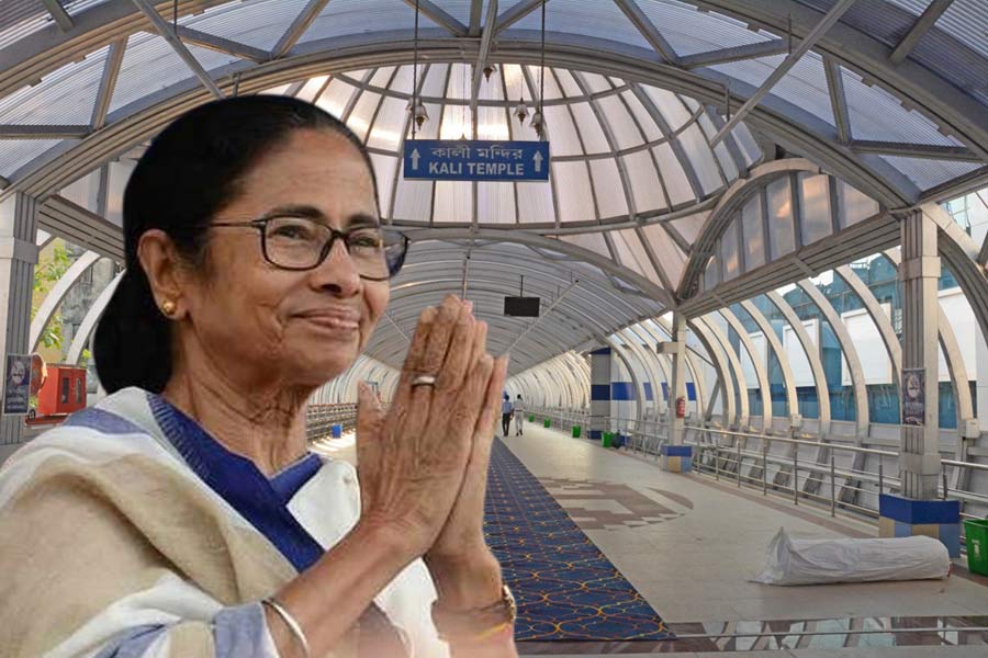 Mamata Banerjee shares a video of Kalighat skywalk