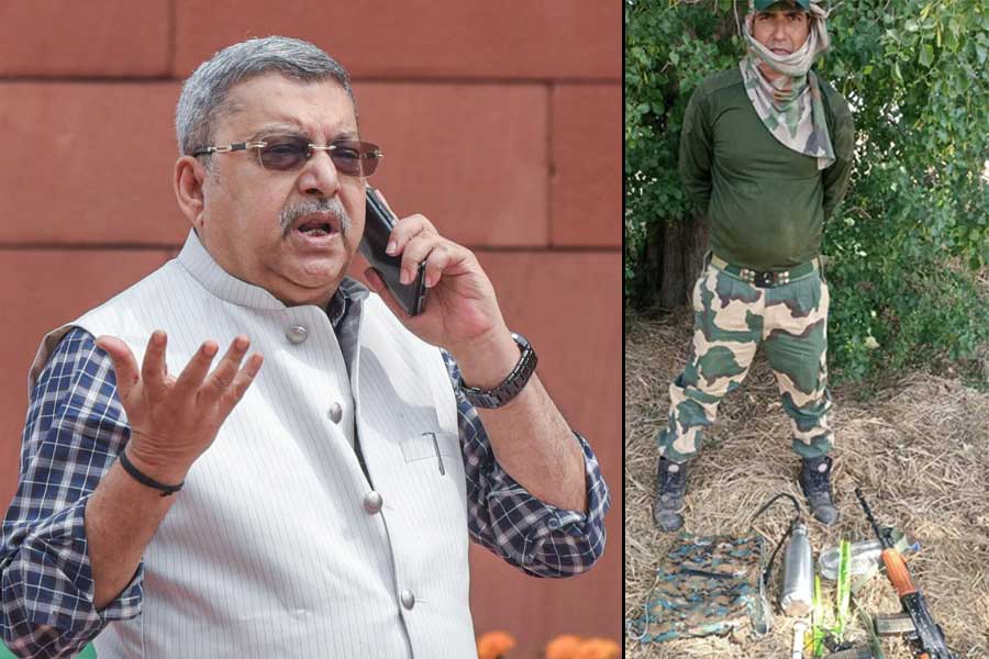 TMC MP Kalyan Banerjee talks with BSF DG regarding the detention of Hooghly's Purnam Kumar Shaw