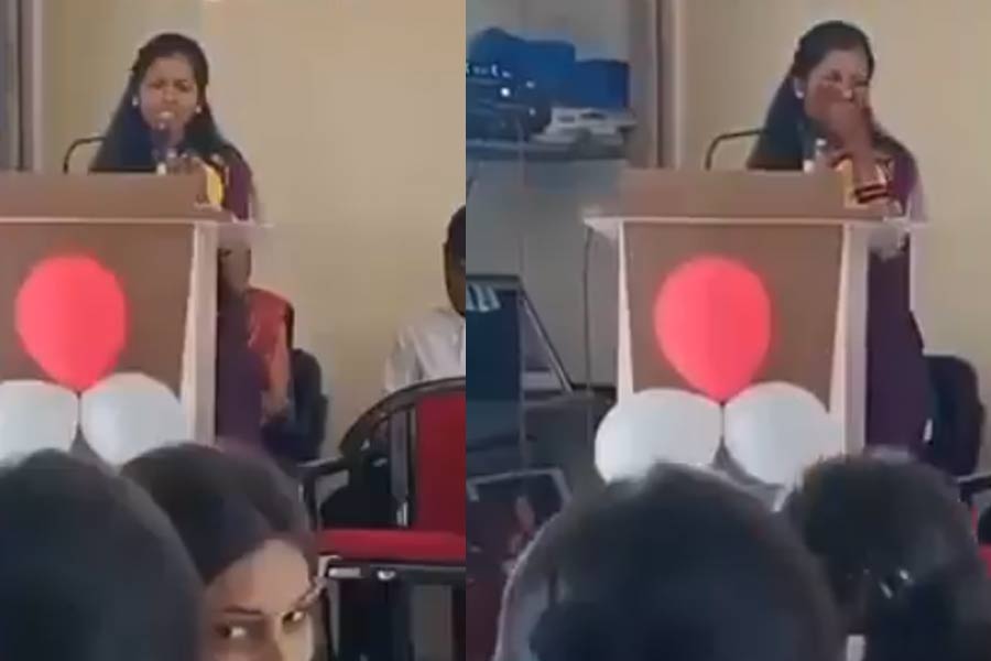 Woman collapses and dies while giving farewell speech in Maharashtra college