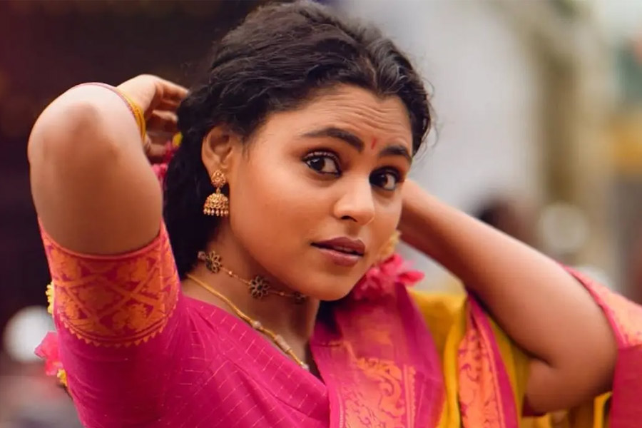 Malayalam actor claims co-star insisted on fixing her dress on set