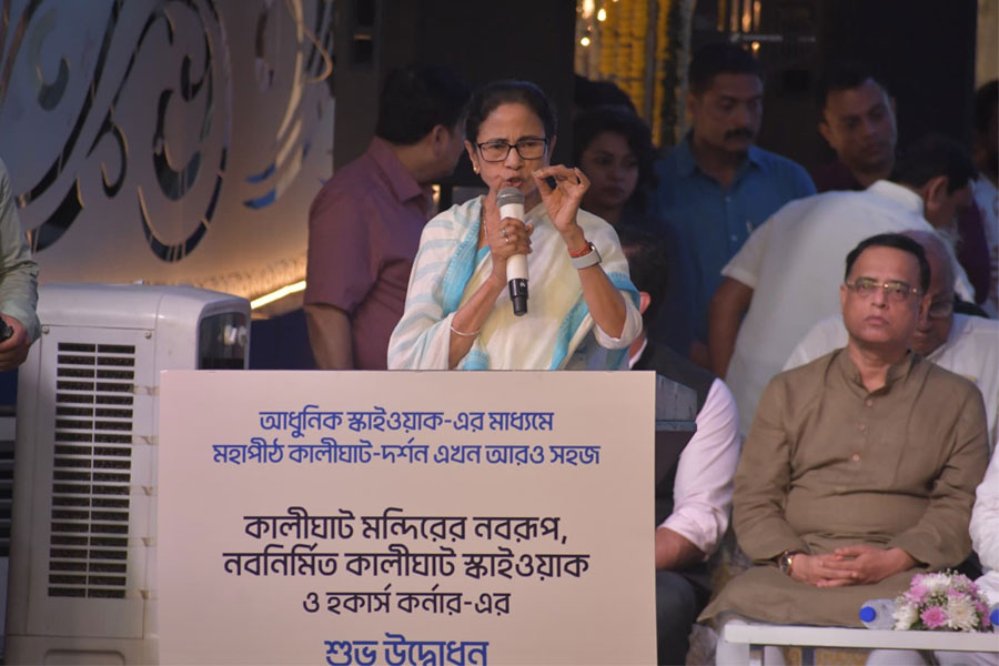 CM Mamata Banerjee's idea to alternative place for Kalighat Temple's Hawkers