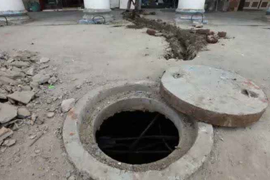 In KMDA areas, Cockroach will tell if there is deadly gas in manholes or not