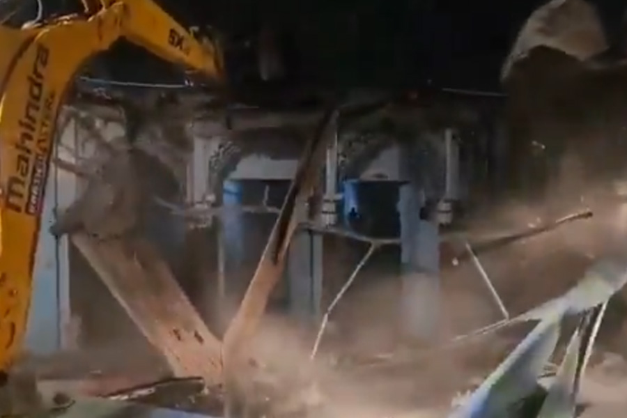 Uttarakhand News: Illegal mazar at Doon Hospital in Dehradun Demolished