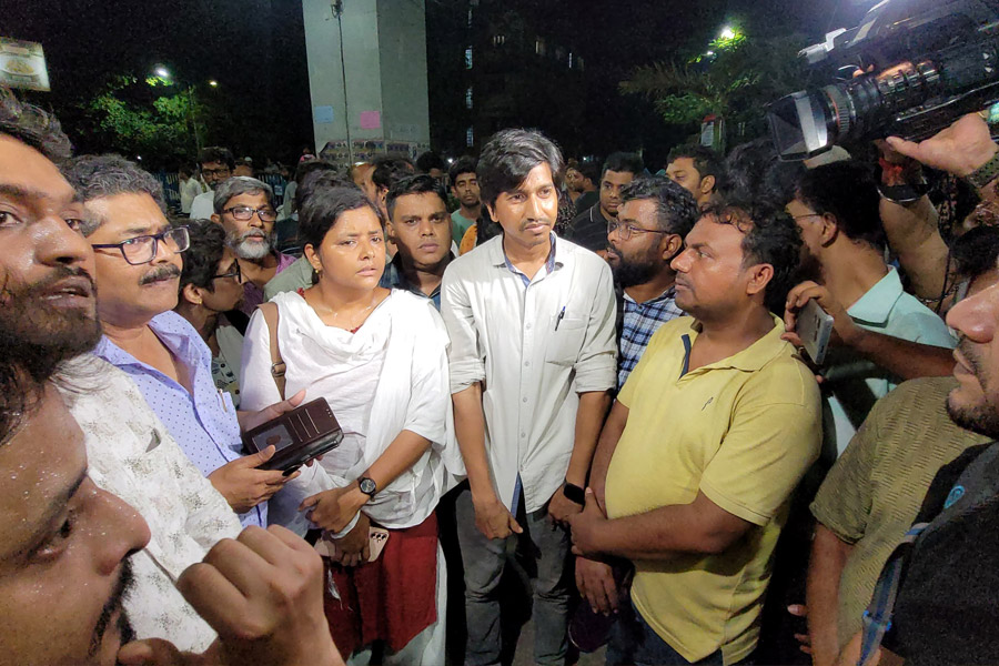 SSC: Minakshi Mukherjee given go back slogan by teachers