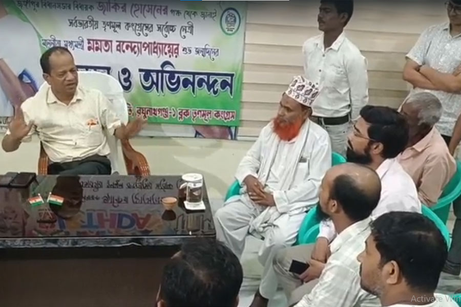 Jakir Hussain attends meeting after CM order