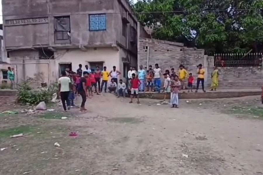 Example of harmony in violence-hit Murshidabad, Muslims guard Hindu neighbor's house
