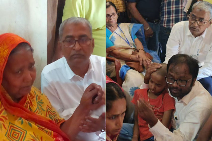 TMC MPs and MLAs at the house of deceased father and son at Murshidabad