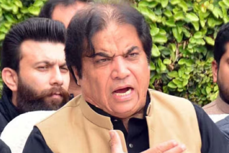 India-Pakistan tensions flare after Pakistani minister's threat