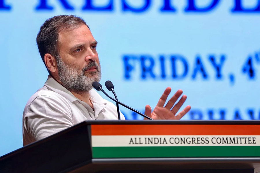 Supreme Court pulls up Rahul Gandhi over Savarkar remark