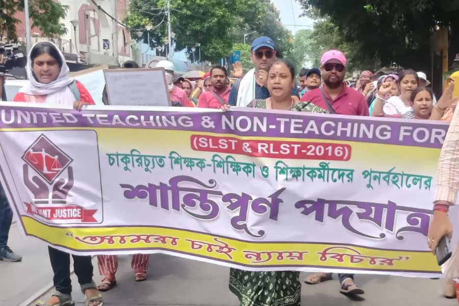 SSC: People who lost job stages protest in Kolkata